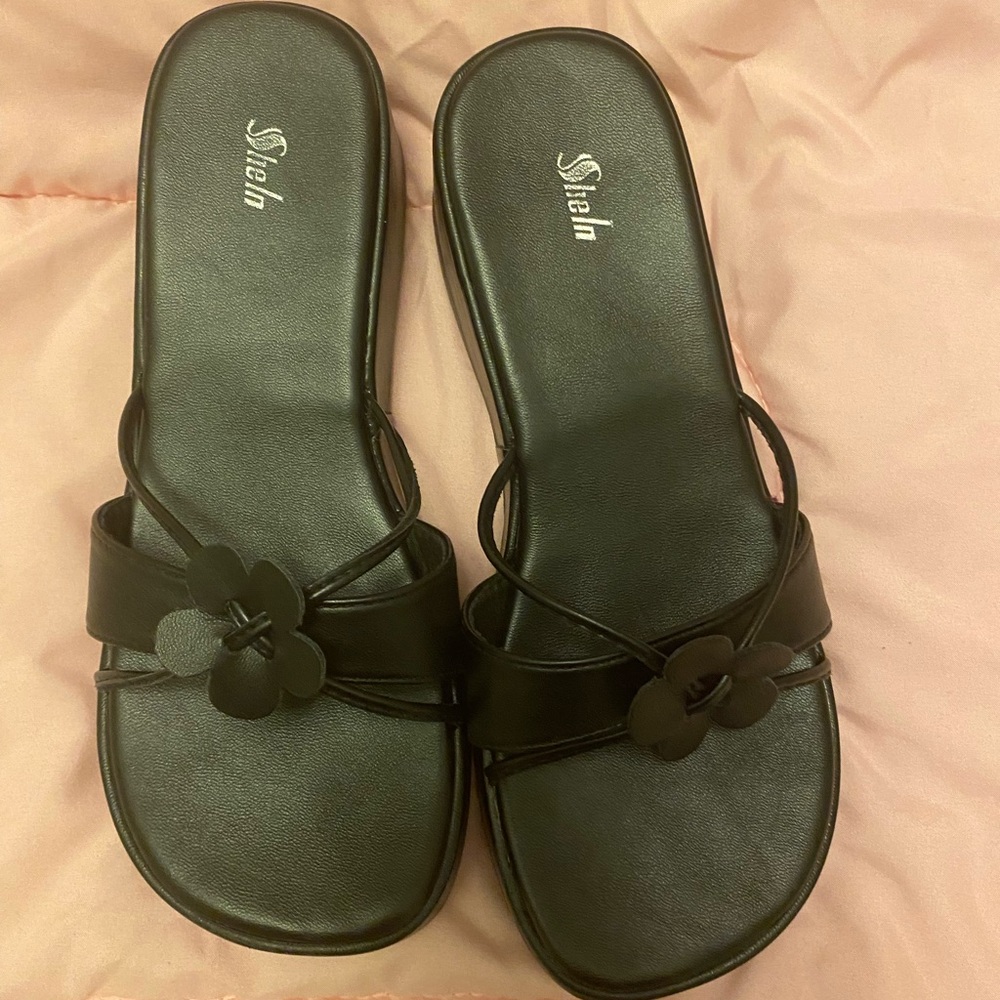 Short platform sandal - sz 7